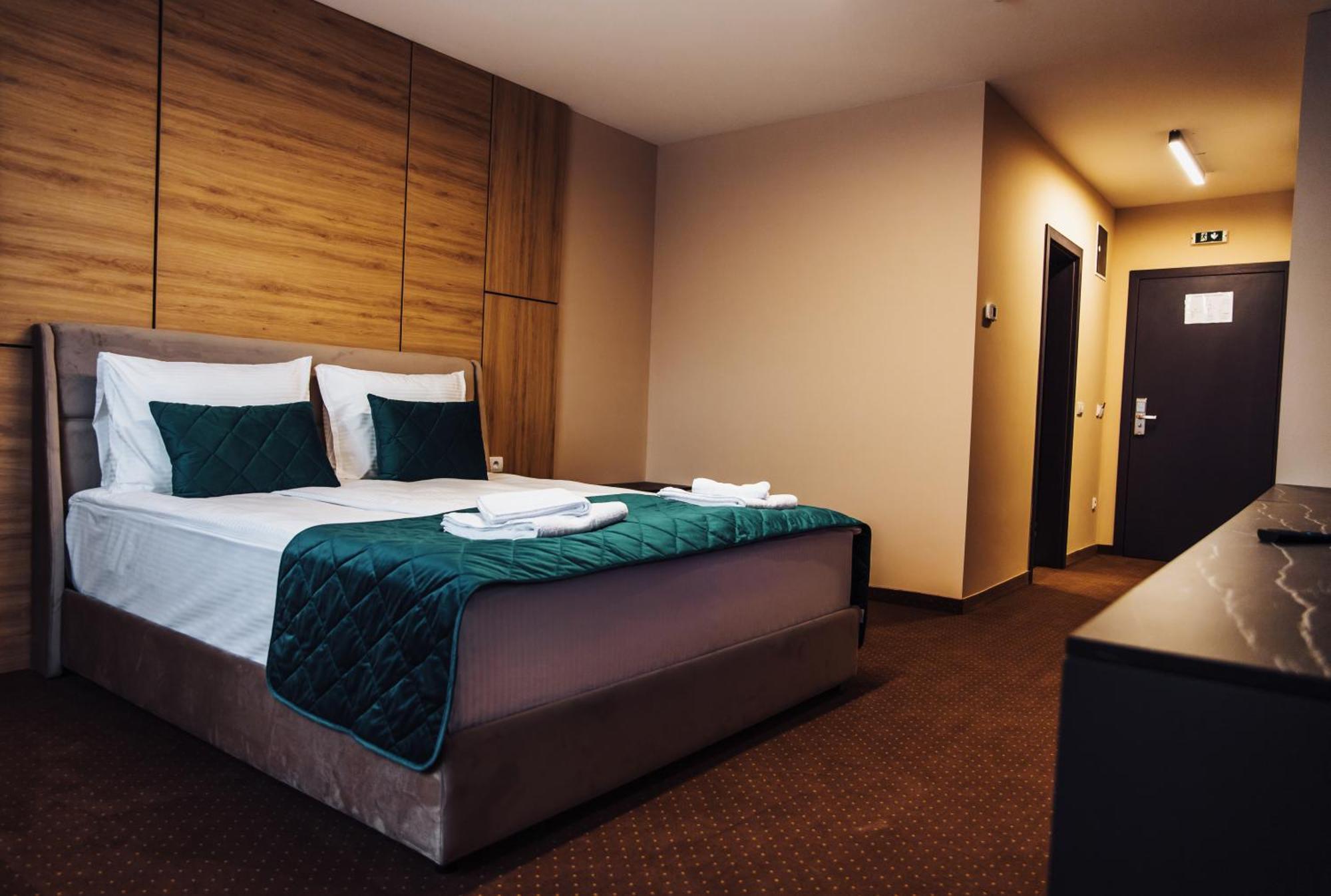 Lukavica Hotel Brcko Gas Sarajevo חדר תמונה